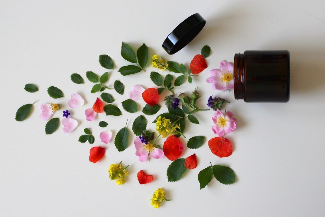 natural-cosmetics-g43885c7ef_1920