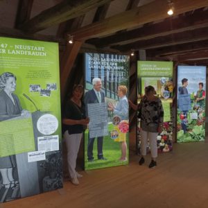 Besuch der Wanderausstellung im Freilichtmuseum Beuren