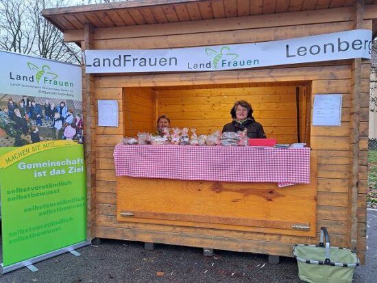 Adventsgebäckverkauf auf dem Wochenmarkt in Leonberg
