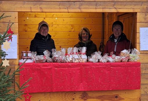 Adventsgebäckverkauf auf dem Leonberger Wochenmarkt