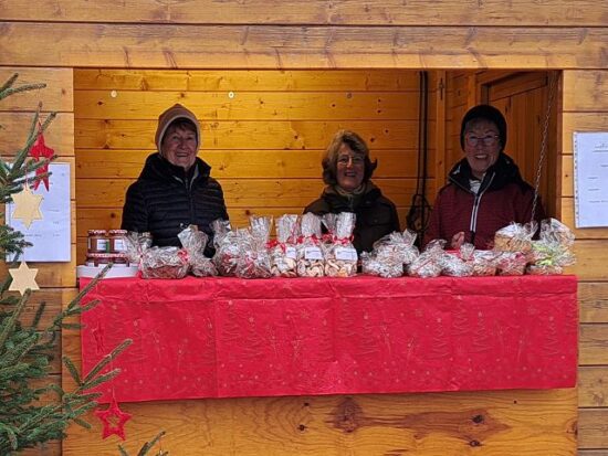 Adventsgebäckverkauf auf dem Leonberger Wochenmarkt